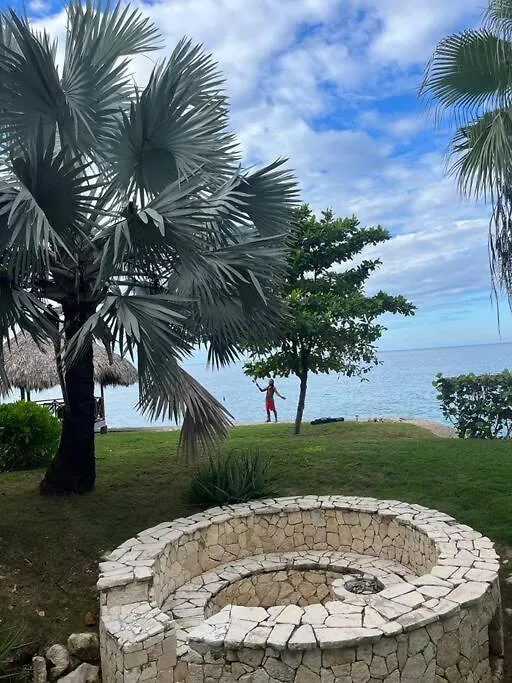Ferienhaus Whispering Clouds Beach House Sandy Ground Jamaika